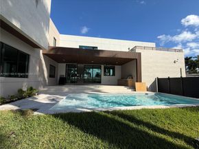 1380 Hollywood Blvd, Hollywood FL 33019