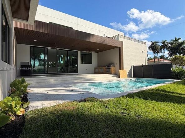 1380 Hollywood Blvd, Hollywood FL 33019