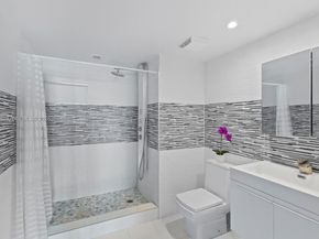 31 SE 5th St 1803, Miami FL 33131