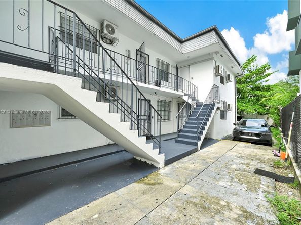 641 NW 2nd St, Miami FL 33128