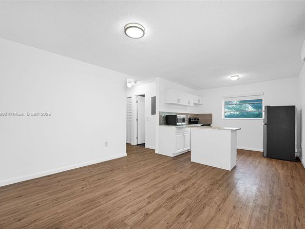 641 NW 2nd St, Miami FL 33128