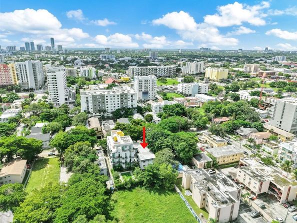 641 NW 2nd St, Miami FL 33128