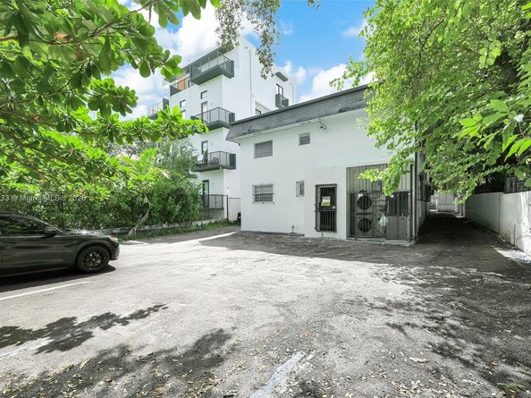 641 NW 2nd St, Miami FL 33128