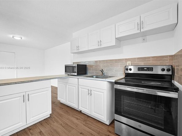 641 NW 2nd St, Miami FL 33128