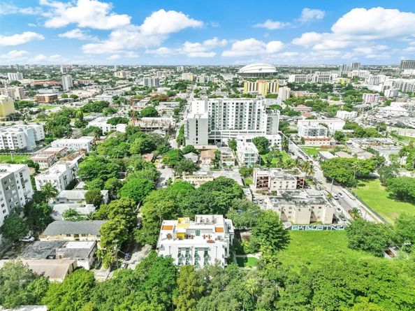 641 NW 2nd St, Miami FL 33128