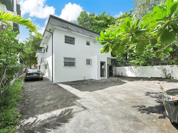 641 NW 2nd St, Miami FL 33128