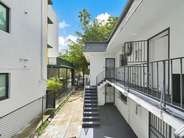 641 NW 2nd St, Miami FL 33128