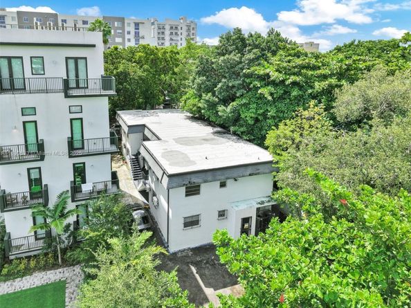 641 NW 2nd St, Miami FL 33128