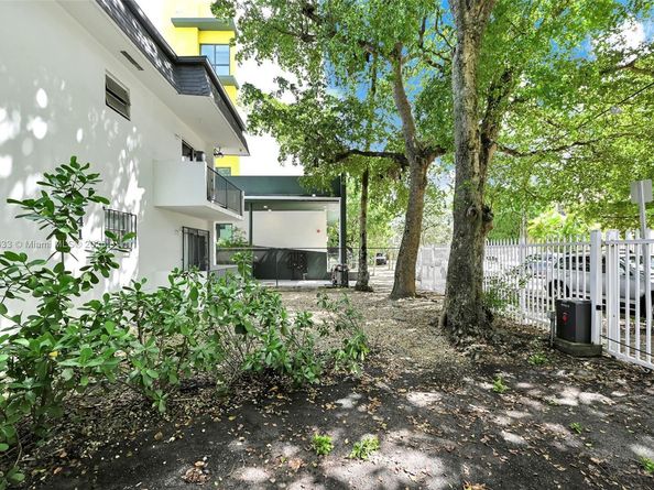 641 NW 2nd St, Miami FL 33128