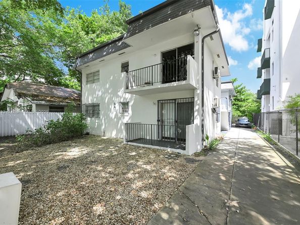 641 NW 2nd St, Miami FL 33128