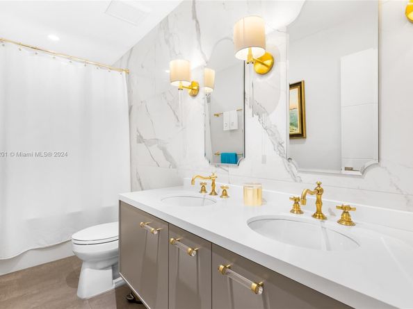 6420 Pinetree Drive Cir, Miami Beach FL 33141