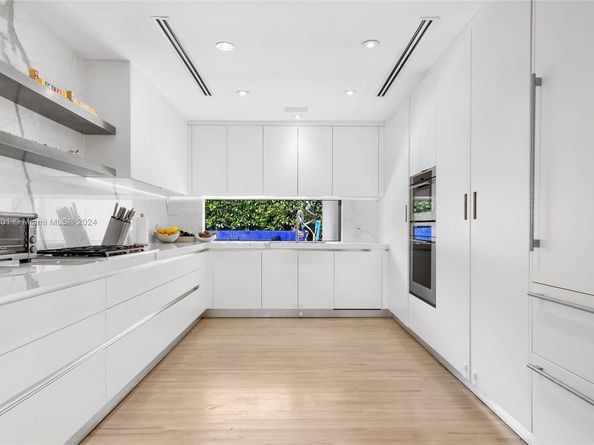 6420 Pinetree Drive Cir, Miami Beach FL 33141