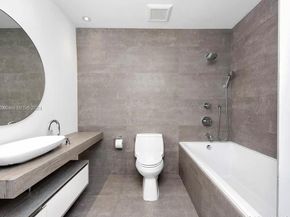 6420 Pinetree Drive Cir, Miami Beach FL 33141
