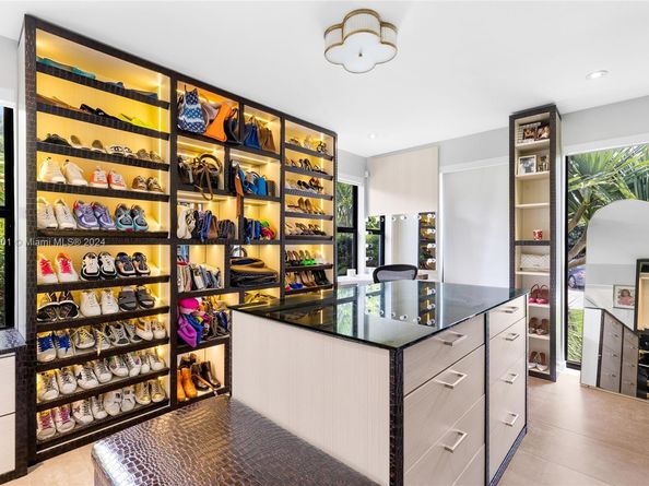 6420 Pinetree Drive Cir, Miami Beach FL 33141