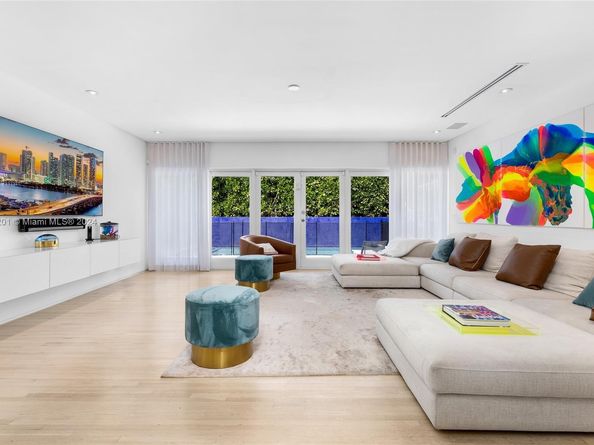 6420 Pinetree Drive Cir, Miami Beach FL 33141