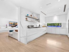 6420 Pinetree Drive Cir, Miami Beach FL 33141