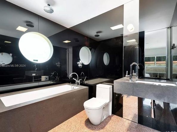 6420 Pinetree Drive Cir, Miami Beach FL 33141