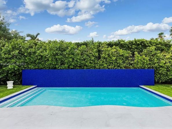6420 Pinetree Drive Cir, Miami Beach FL 33141