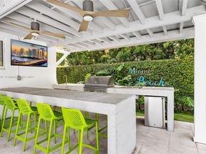 6420 Pinetree Drive Cir, Miami Beach FL 33141