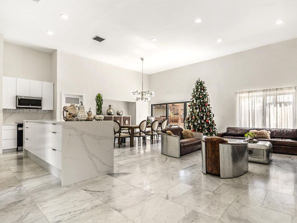 513 Leslie Dr, Hallandale Beach FL 33009