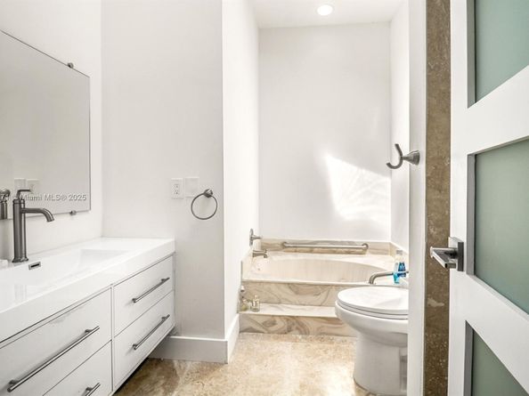 513 Leslie Dr, Hallandale Beach FL 33009