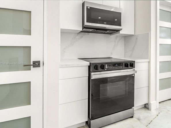 513 Leslie Dr, Hallandale Beach FL 33009