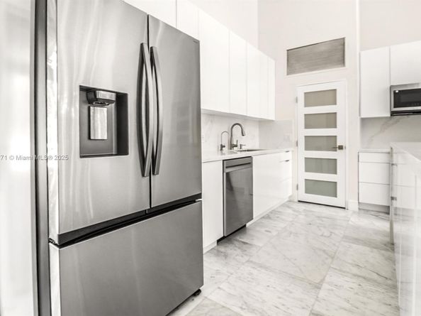 513 Leslie Dr, Hallandale Beach FL 33009