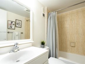 900 Saint Charles Pl 621, Pembroke Pines FL 33026