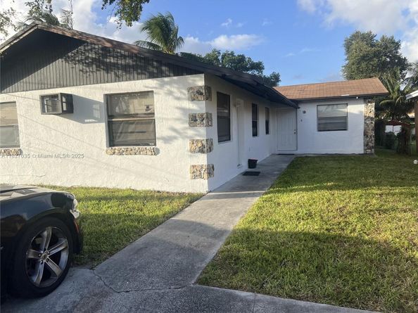 4809 SW 25th St, West Park FL 33023