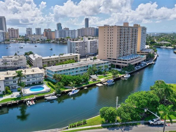 300 Layne Blvd 303, Hallandale Beach FL 33009