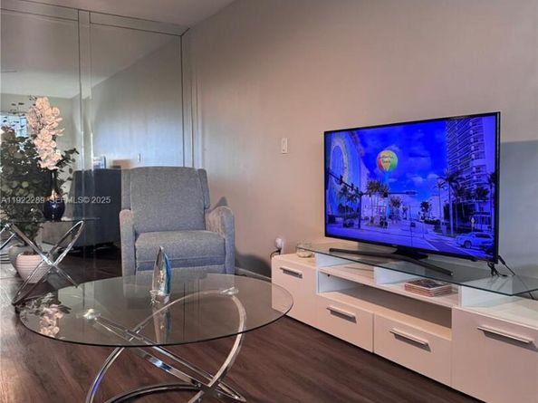 300 Layne Blvd 303, Hallandale Beach FL 33009