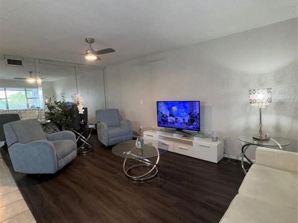 300 Layne Blvd 303, Hallandale Beach FL 33009