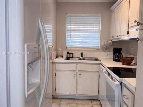 300 Layne Blvd 303, Hallandale Beach FL 33009