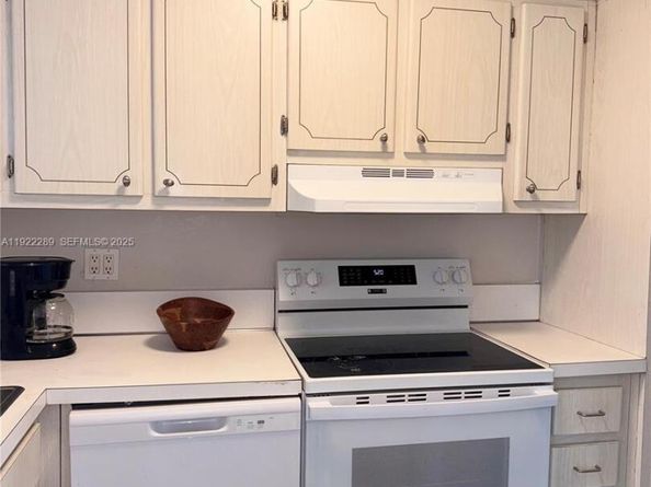 300 Layne Blvd 303, Hallandale Beach FL 33009