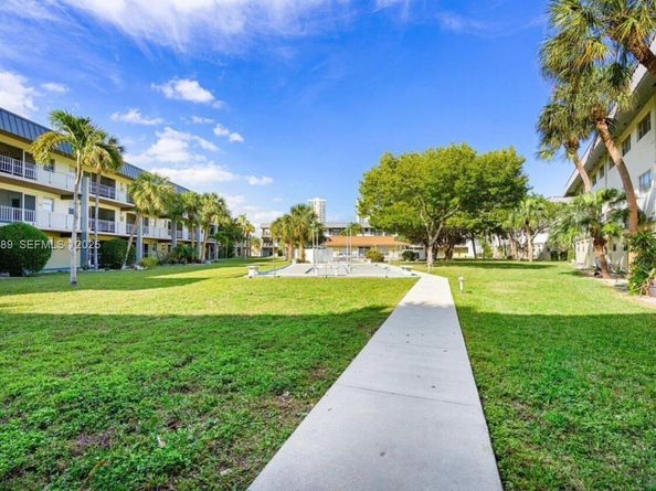 300 Layne Blvd 303, Hallandale Beach FL 33009