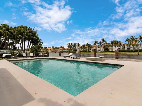 1601 Diplomat Pkwy, Hollywood FL 33019