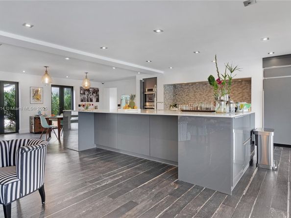 1601 Diplomat Pkwy, Hollywood FL 33019