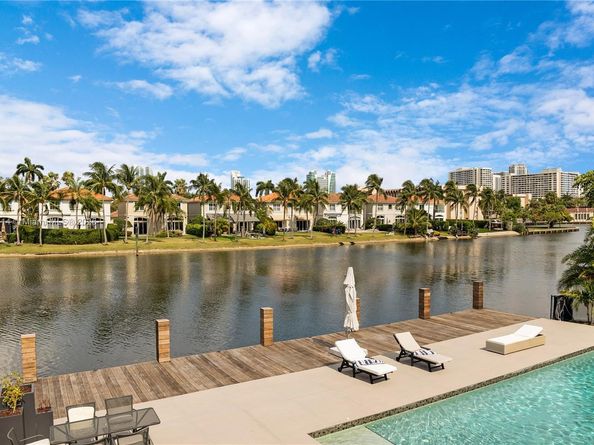 1601 Diplomat Pkwy, Hollywood FL 33019