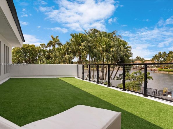 1601 Diplomat Pkwy, Hollywood FL 33019