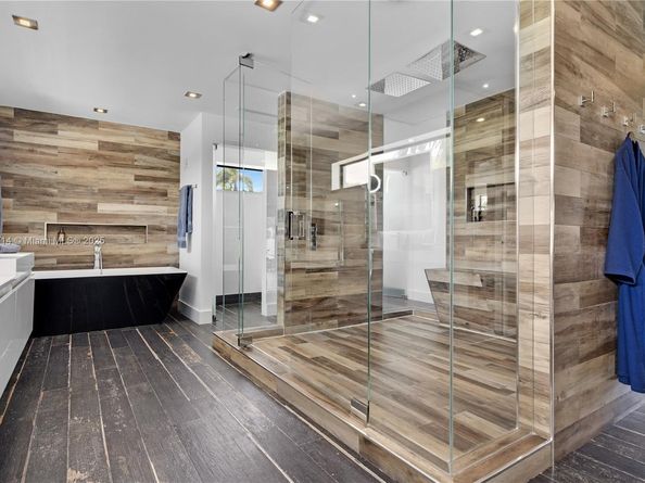 1601 Diplomat Pkwy, Hollywood FL 33019