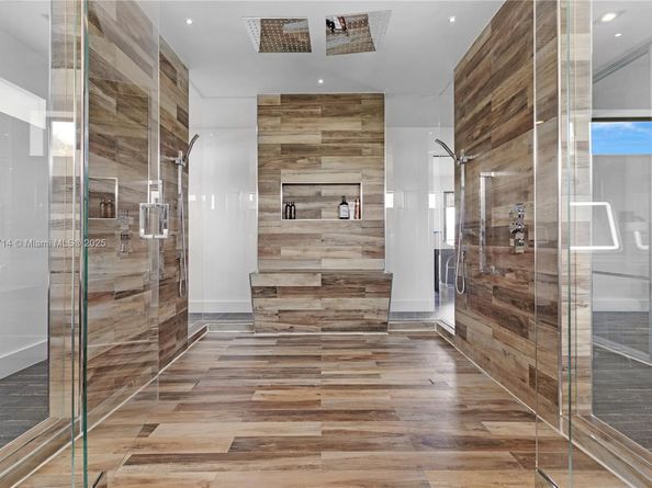 1601 Diplomat Pkwy, Hollywood FL 33019