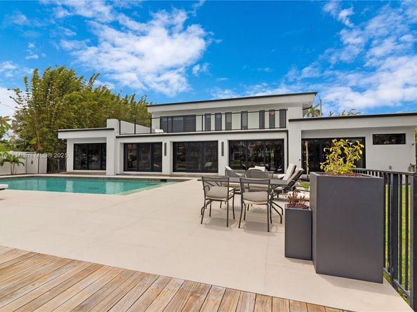 1601 Diplomat Pkwy, Hollywood FL 33019