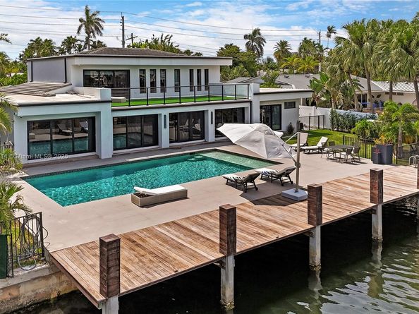 1601 Diplomat Pkwy, Hollywood FL 33019