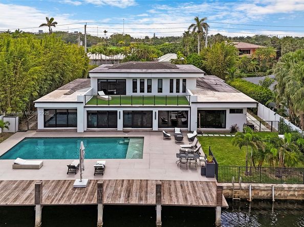 1601 Diplomat Pkwy, Hollywood FL 33019