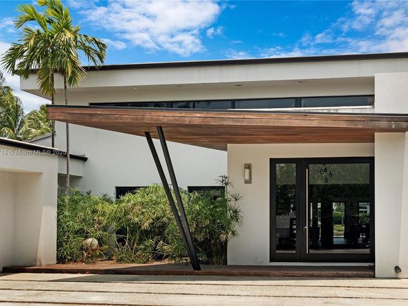 1601 Diplomat Pkwy, Hollywood FL 33019