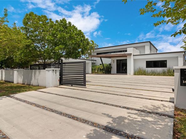 1601 Diplomat Pkwy, Hollywood FL 33019