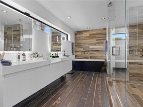 1601 Diplomat Pkwy, Hollywood FL 33019