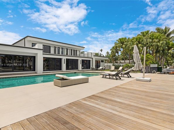 1601 Diplomat Pkwy, Hollywood FL 33019