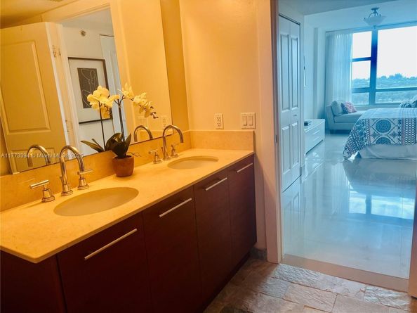 2641 N Flamingo Rd 806, Sunrise FL 33323