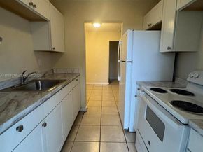 151 NW 164th St, Miami FL 33169